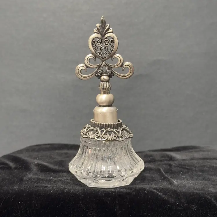 #1425 MCM, Pewter Silver Toned Heart and Crown on Clear Glass Perfume Bottle Stopper Dauber