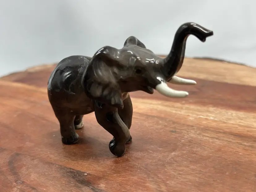 Vintage Hagen Renaker Elephant Blk / Gray Trunk Up Tusks Retired 2.5”