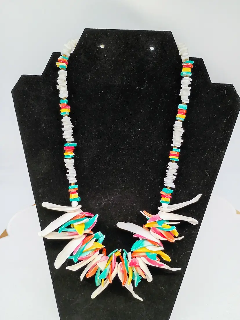 Vintage  Shell and Coral Colorful Statement Necklace 18" Barrel Clasp