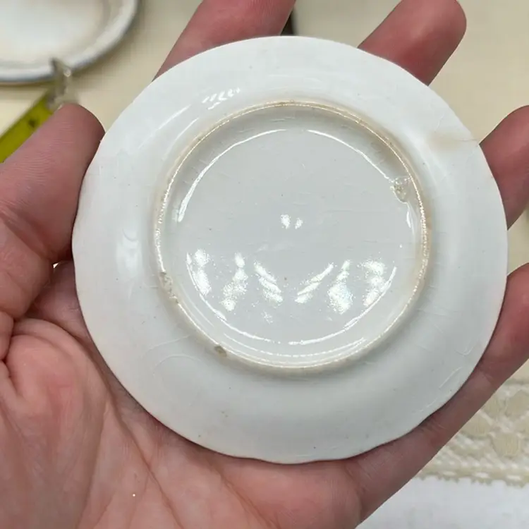 #01 - Vtg Butter Pat Floral Design