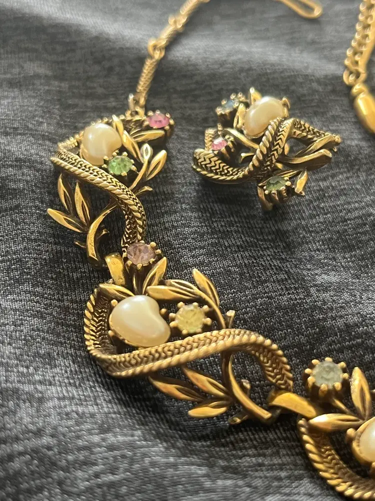 Coro “Baby Tooth” Pastel Demi Parure Gold Tone Rope Detail Vintage