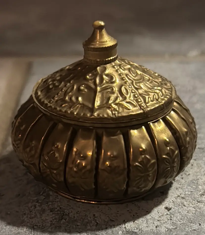 Vintage small ornate lightweight brass box with lid Trinket/Jewelry Box