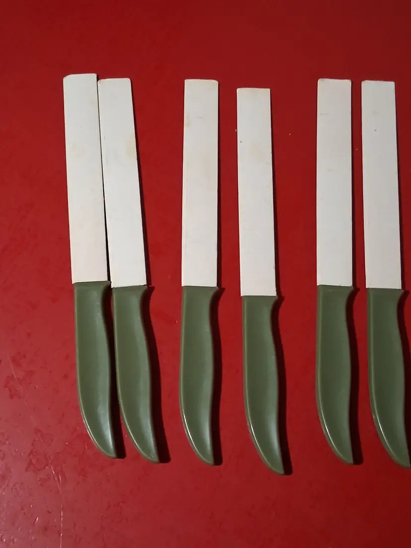 Quikut Serrated Stainless Steak Knives Avocado Bakelite Handles USA Set of 6