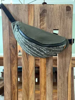 BNWOT One-of-a-Kind Trakke Mason Banana Sling