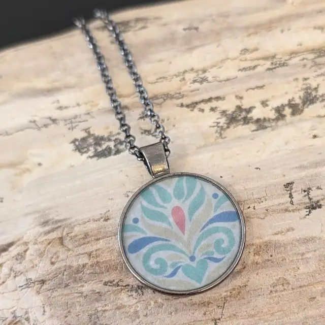 Sela's Jewelry - Pattern - Dark Silver - Resin Necklace