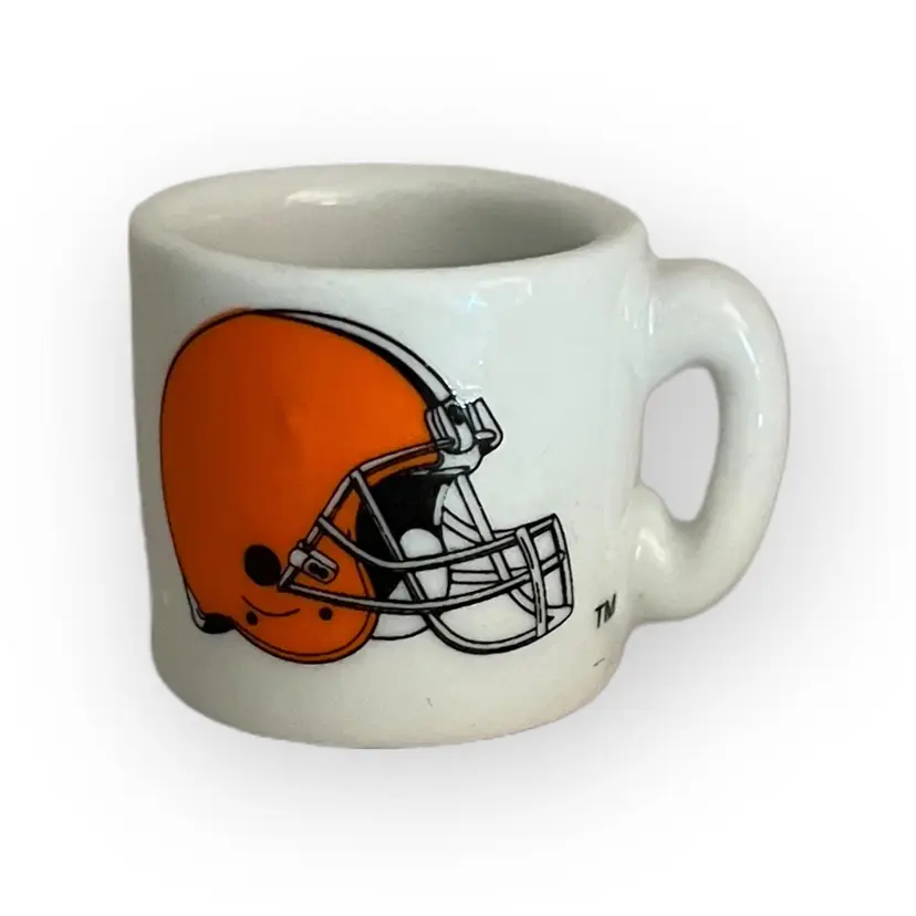 Cleveland Browns
Vintage NFL Football Mini Mug 1.25" Miniature Gumball Prize Collectible. Helmet Logo Football Gift Display