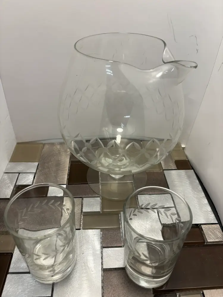Vintage  Brandy Snifter Pour Spout POURER 7 3/4" ETCHED Leaf DESIGN With Matching Glasses