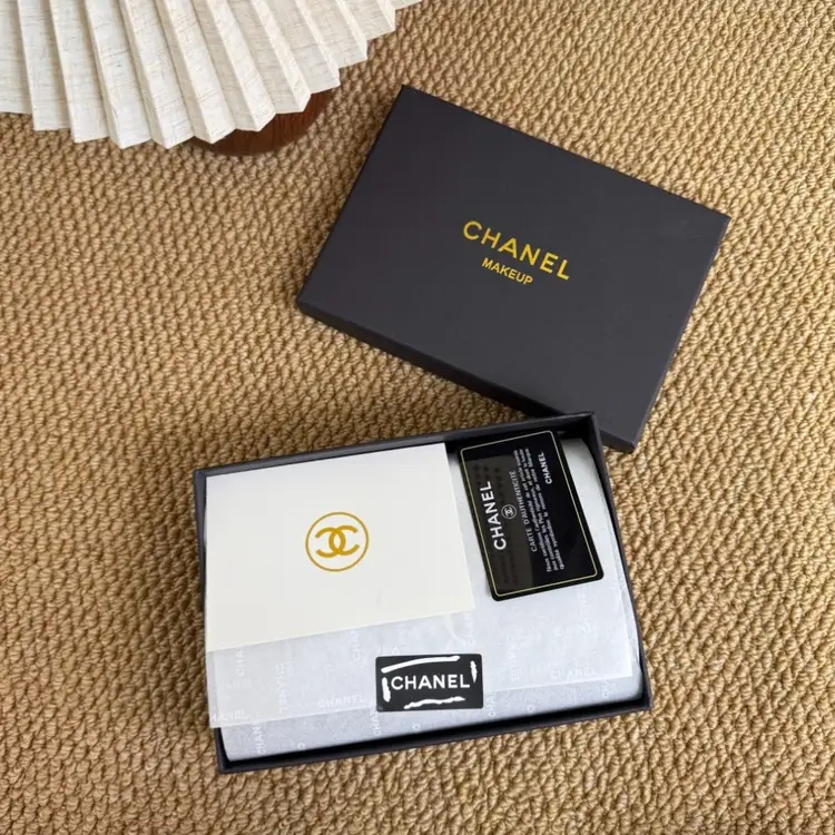 #18 - GWP/VIP CHANEL OFF WHITE COSMETIC POUCH