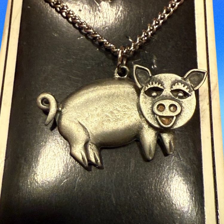 Vintage MCM AJR Solid Pewter Bouncy Smiley Piggy Necklace New on Card, 1.25”