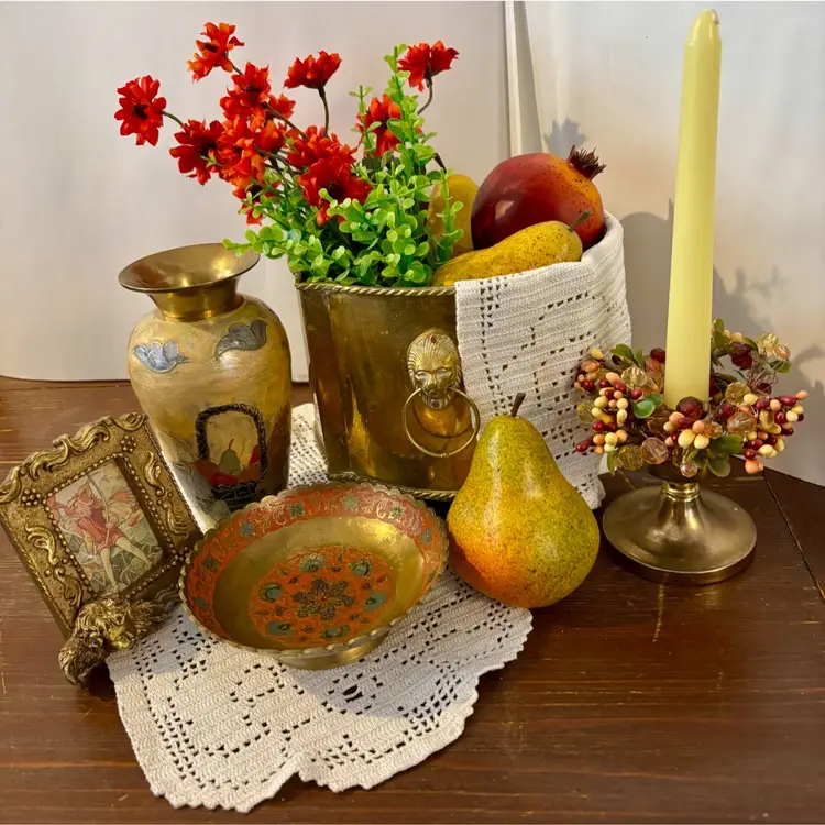 Metal Brass Gold Tone Vignette