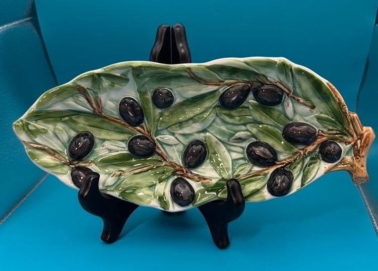 Italian Majolica Black Olive Ceramic Dish Hand Painted Italy 6954, 10” long