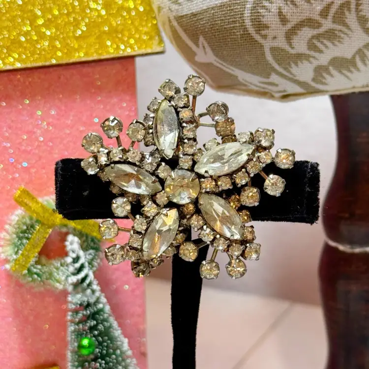 Vintage Rhinestone Brooch 2”