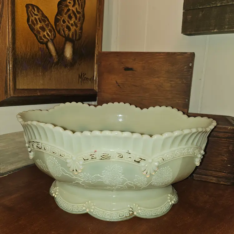 Antique Chrysanthemum Sprig Custard Glass Bowl Northwood Pagoda Large Berry EAPG *365nm best glow*