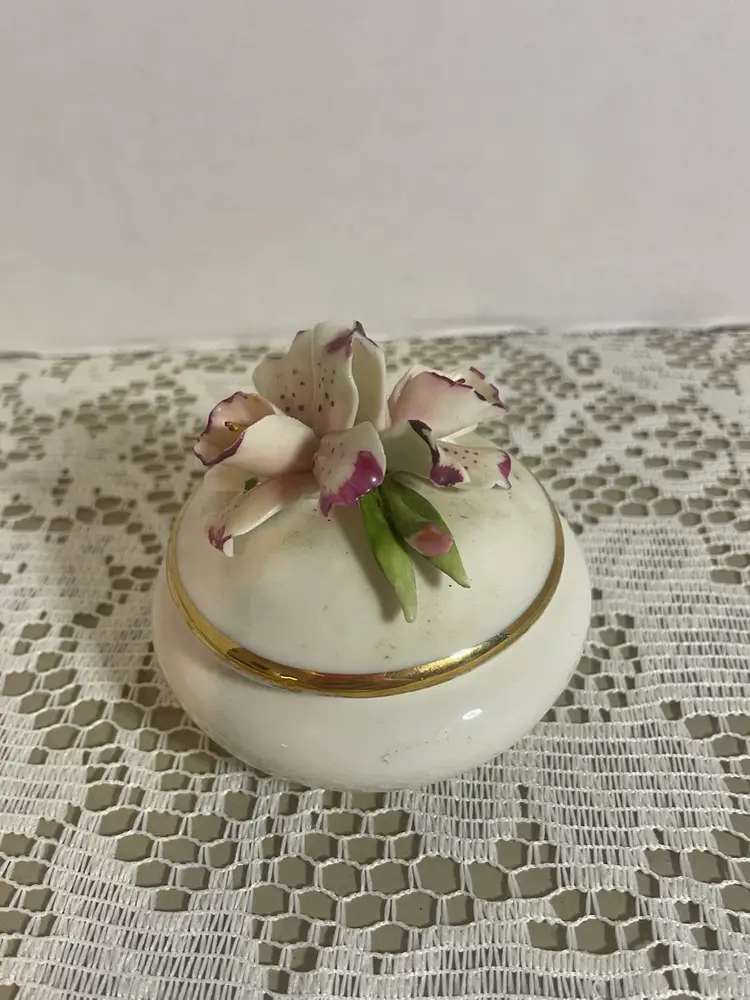 Capodimonte Floral Trinket Box