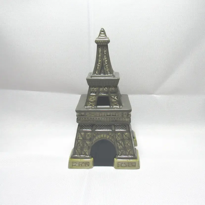 VTG Treasure Craft Stacking Eiffel Tower Salt & Pepper Shaker Set