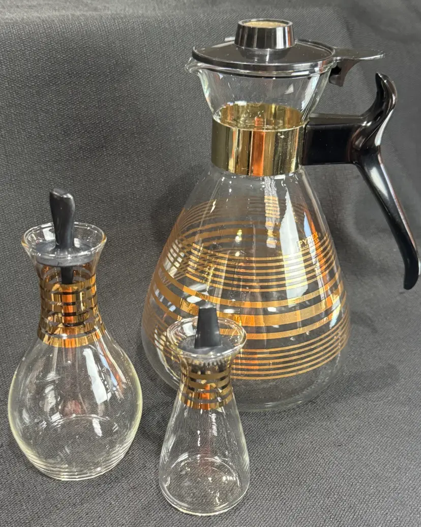 Vintage Pyrex Coffee Carafe With Matching Cruet And Salt Shaker