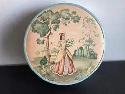 Vintage Saunders Chocolate Box, 8.75 Inches