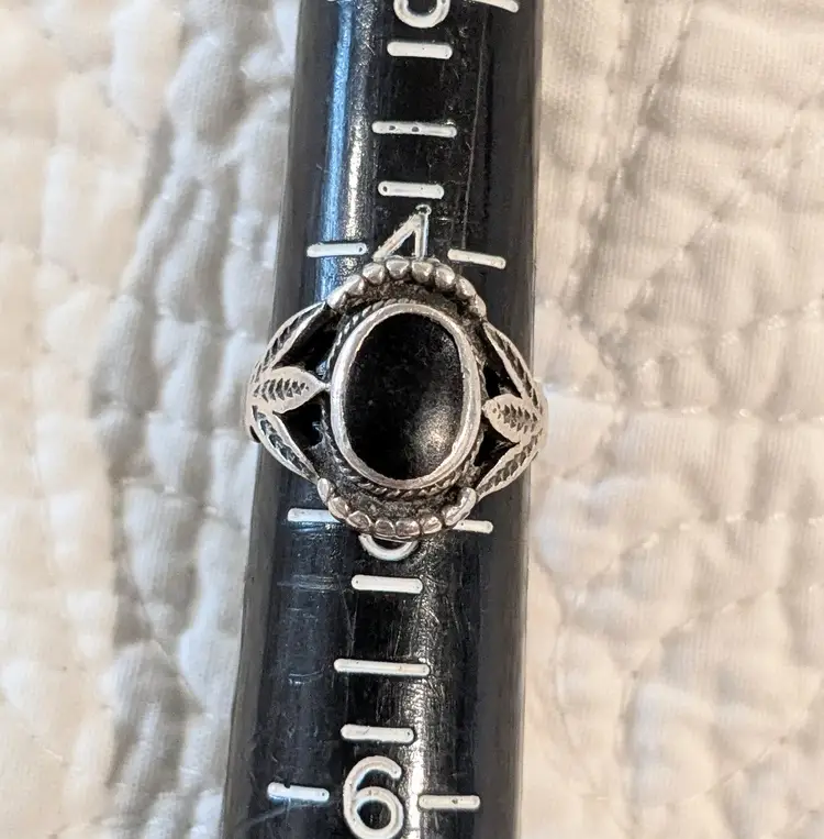 Vintage Artist Signed Sterling Silver Oval Ring with Black Onyx Stone and Leaf Detail, Size 5