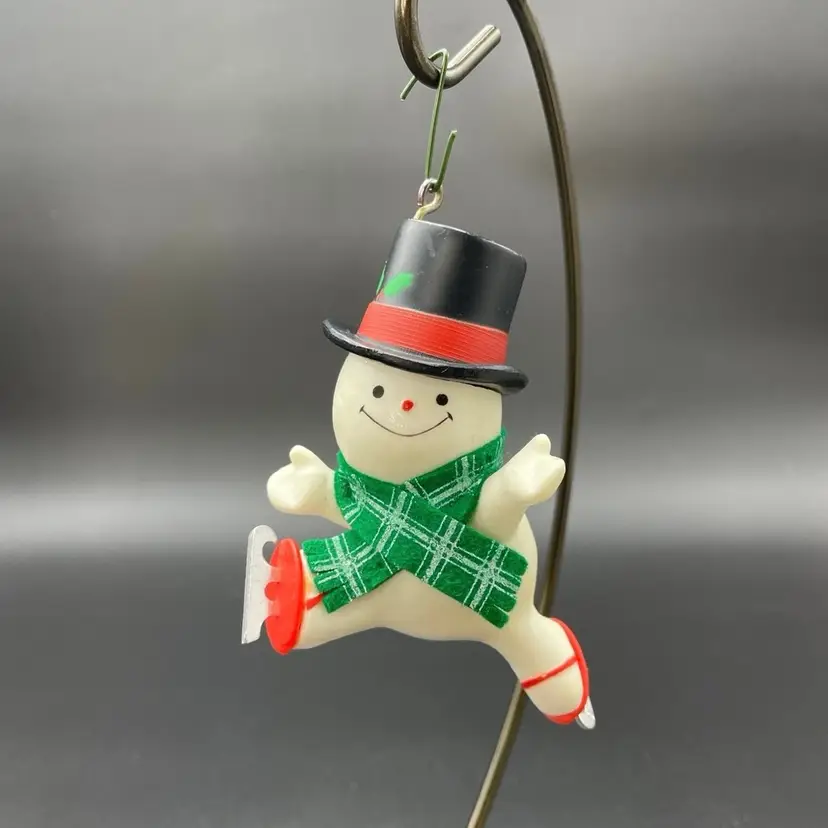 Hallmark The Skating Snowman Hanging Christmas Holiday Vintage Ornament