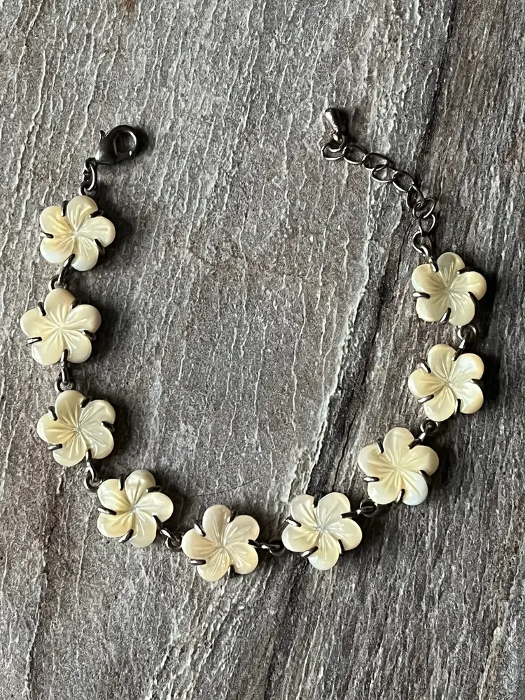 Mother of Pearl Carved Flower Adjustable Bracelet Vintage Adjustable