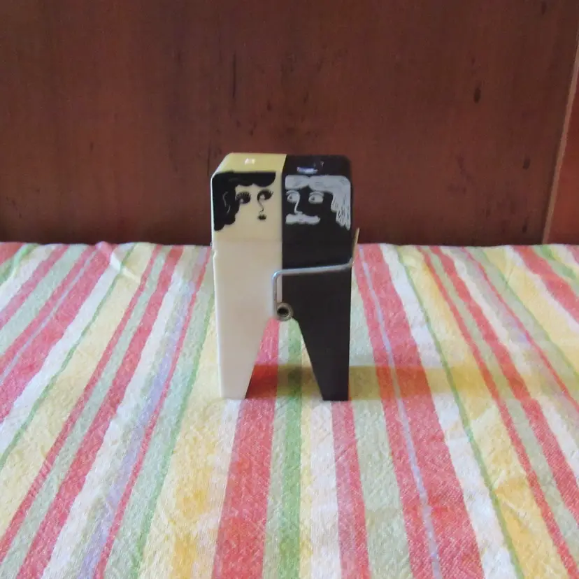 Vtg Plastic Clothespin w/Man and Woman Faces Salt & Pepper Shakers