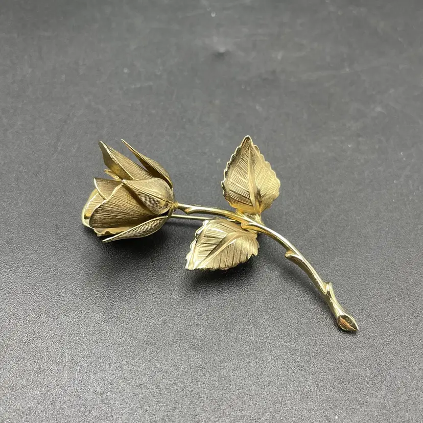 Giovanni Gold Tone Rosebud Rose Brooch Pin Gold Tone Rose Jewelry Accessory