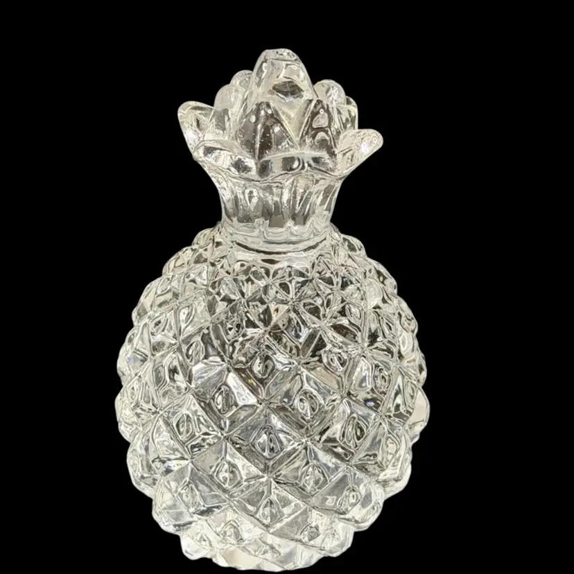 Vintage Crystal Glass Paperweight Pineapple Made In Taiwan Heavy
4-1/2” T x 2-3/4” W