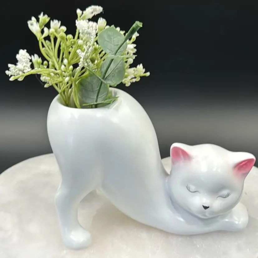 Kitchy Playful Cat Vase