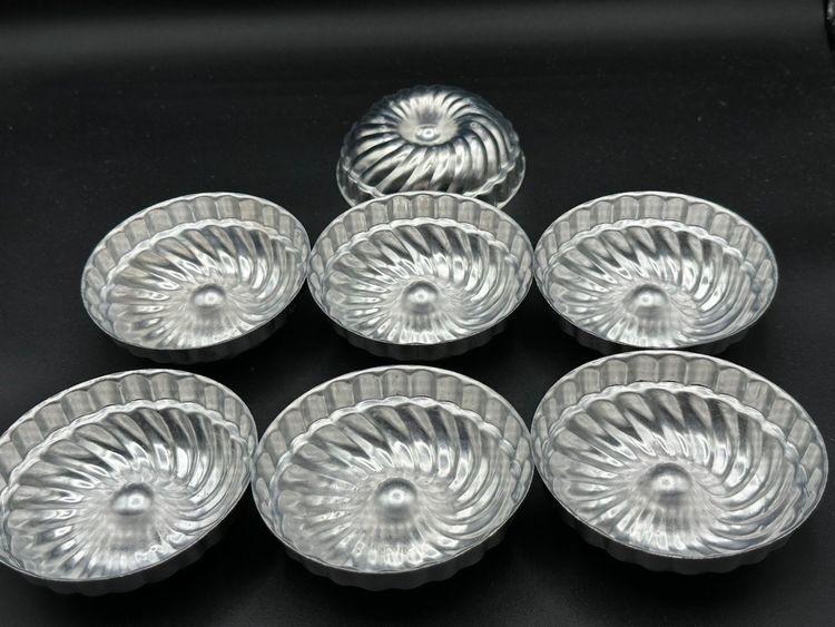 Vintage Mini Aluminum Molds Tart Tins Metal Swirl Set 7