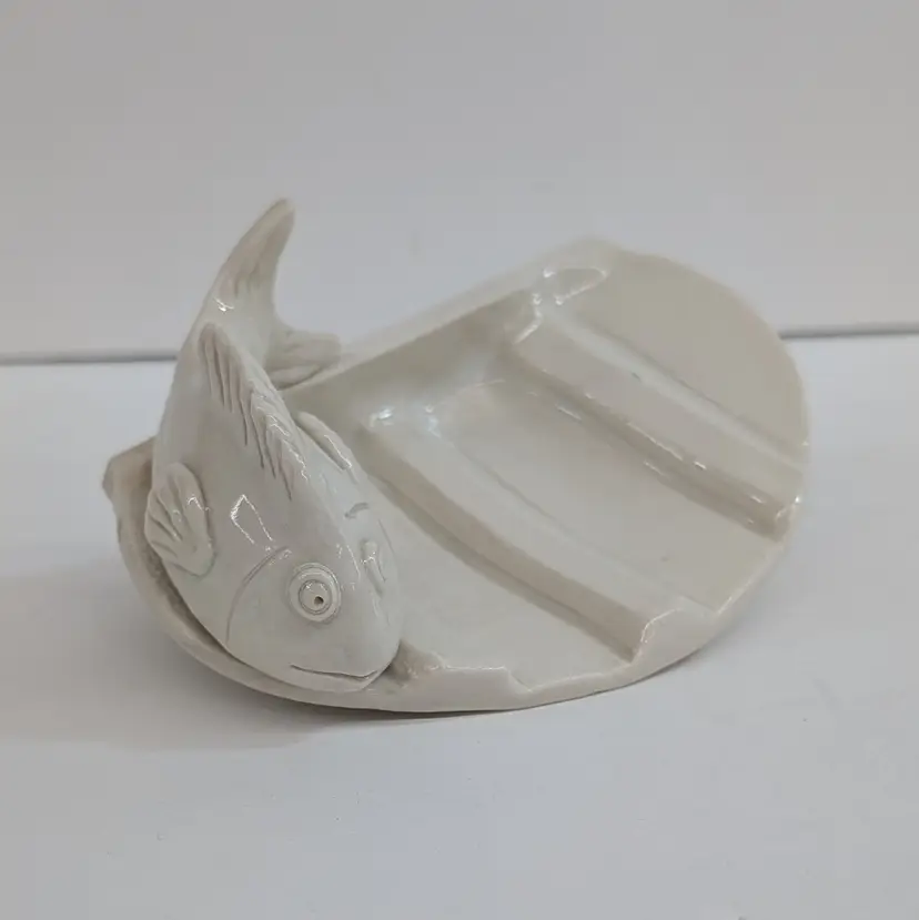 Vintage Buechner Studio Pottery 3D Fish Soap Dish White Wall Mount 1980