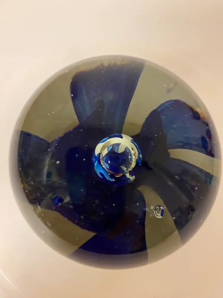 Beautiful Blue Velvet Like Center Bubble/Flower Paperweight 2”x2” Round Pre-owned Cond