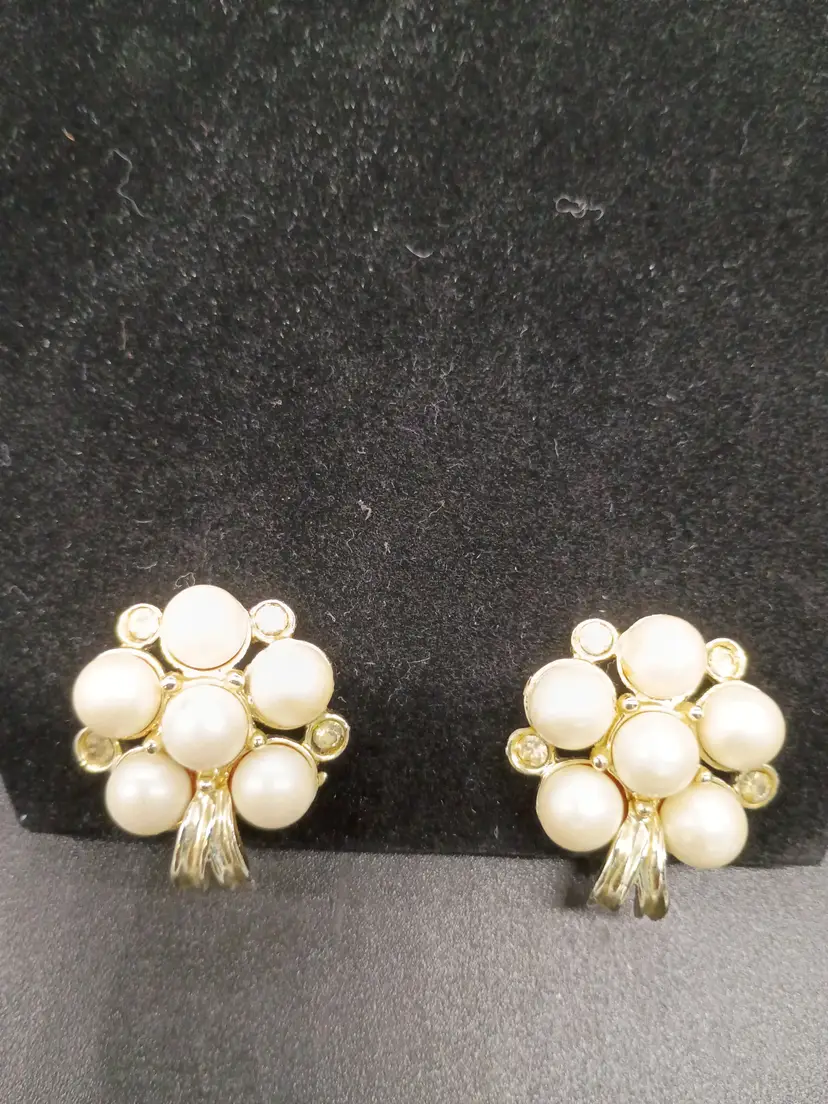 Vintage Sarah Coventry  Simulated Pearl Cluster W/ Pale Yellow Rhinestone Clip Earrings