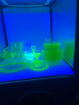 #03 - 38 Pieces Uranium Glass