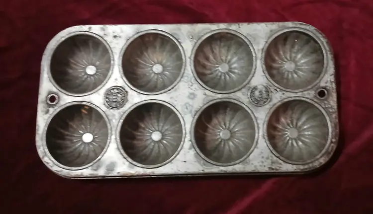 Vintage Eko Muffin Tin