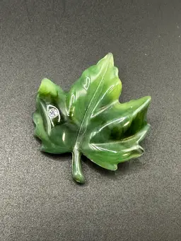 A084 - Avon Green Leaf With Single Rhinestone Brooch