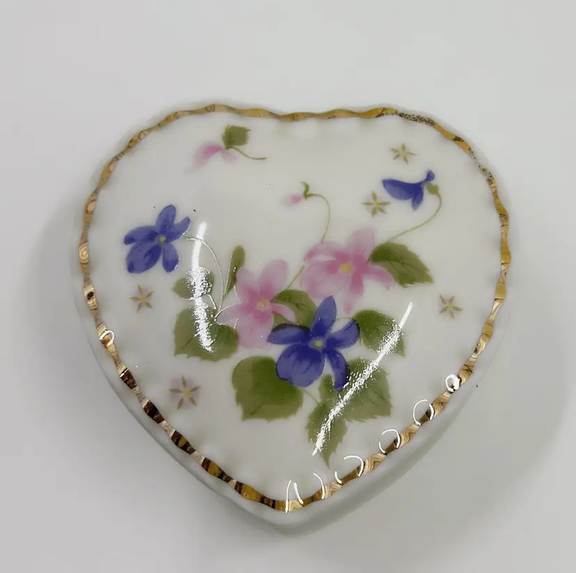 Ceramic Heart Trinket Box, Pink And Purple Violets, Gold trim, Jewelry, Keepsakes, Made In Japan