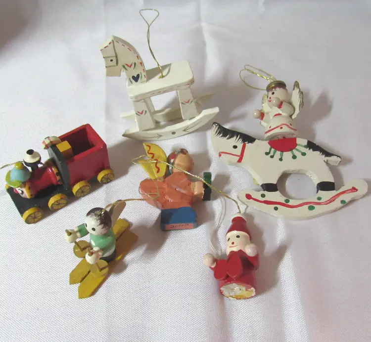 6 Vtg Wooden Christmas Ornaments