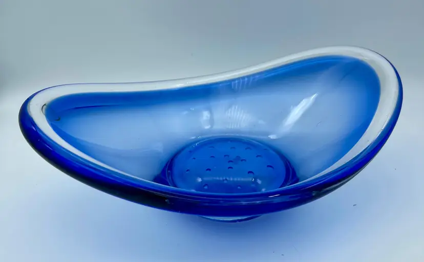 Vintage Scandinavian art glass bowl (Magnor?).