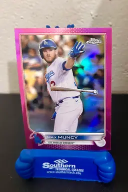Max Muncy Dodgers Pink Refractor 2025 Topps