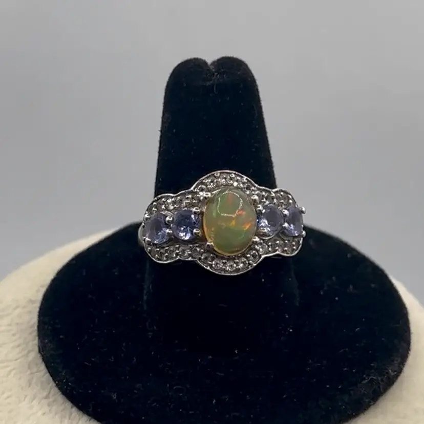 #J39 - 925 Silver (Tested & Marked) Light Purple Stone Ring, SIZE 9, 4.63g