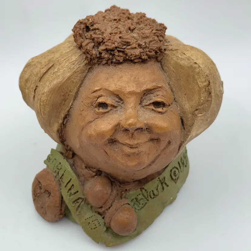 1983 Thomas Clark, Garlina Gnome! Made With Pecan Shells Resin Mix! 2 1/4“ Tall 3” Wide! Signed And Dated!