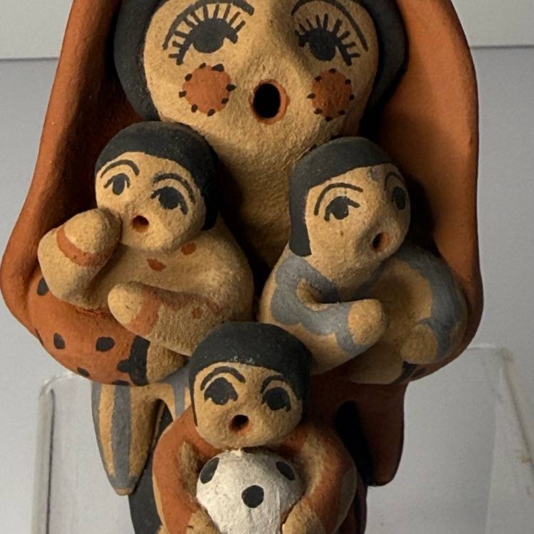NA Janet Fragua Jemez Pueblo Storyteller Figurine 3.25”