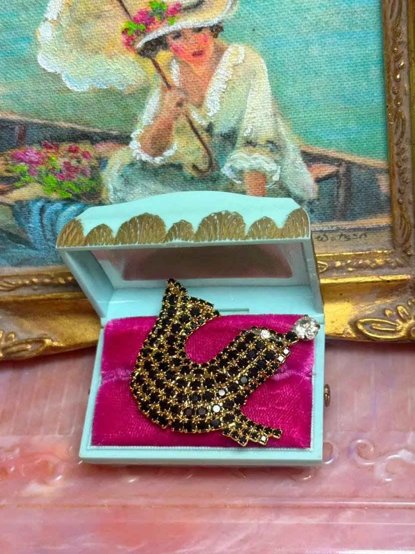 Vintage Seal With A Ball On Nose Rhinestone