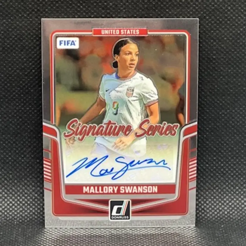 Mallory Swanson 2024/25 Donruss Signature Series Aurograph USWNT Soccer Card