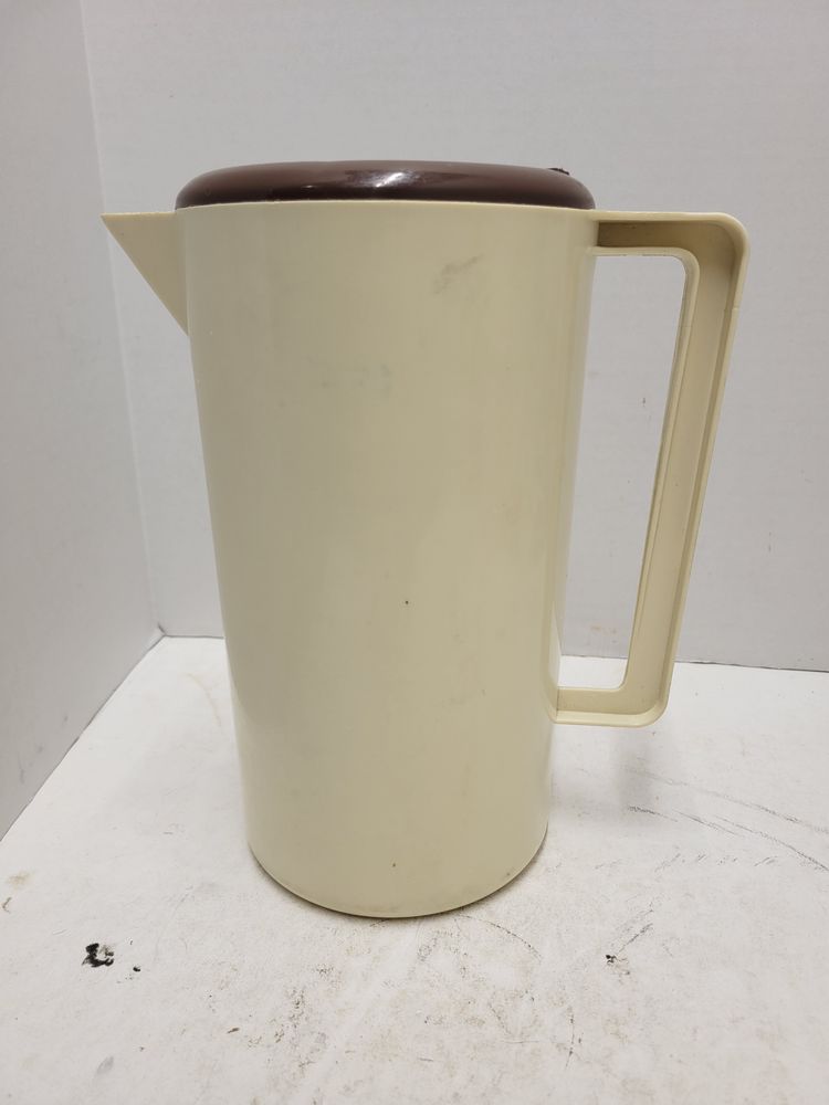 1 Quart Pitcher Pioneer Valleu Savings Bank Sgt Bluff & Salix Iowa