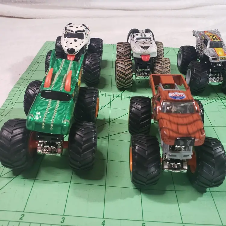 Hot Wheels Monster Jam Trucks 1:64 Scale Diecast Lot of 9 HTF Rare