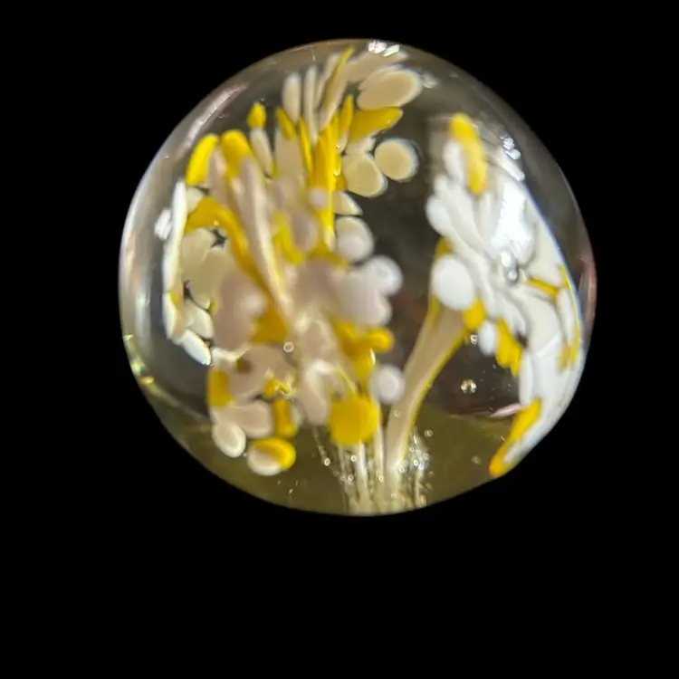 Art Glass Yellow Trumpet Flowers Paperweight * Little Scuff