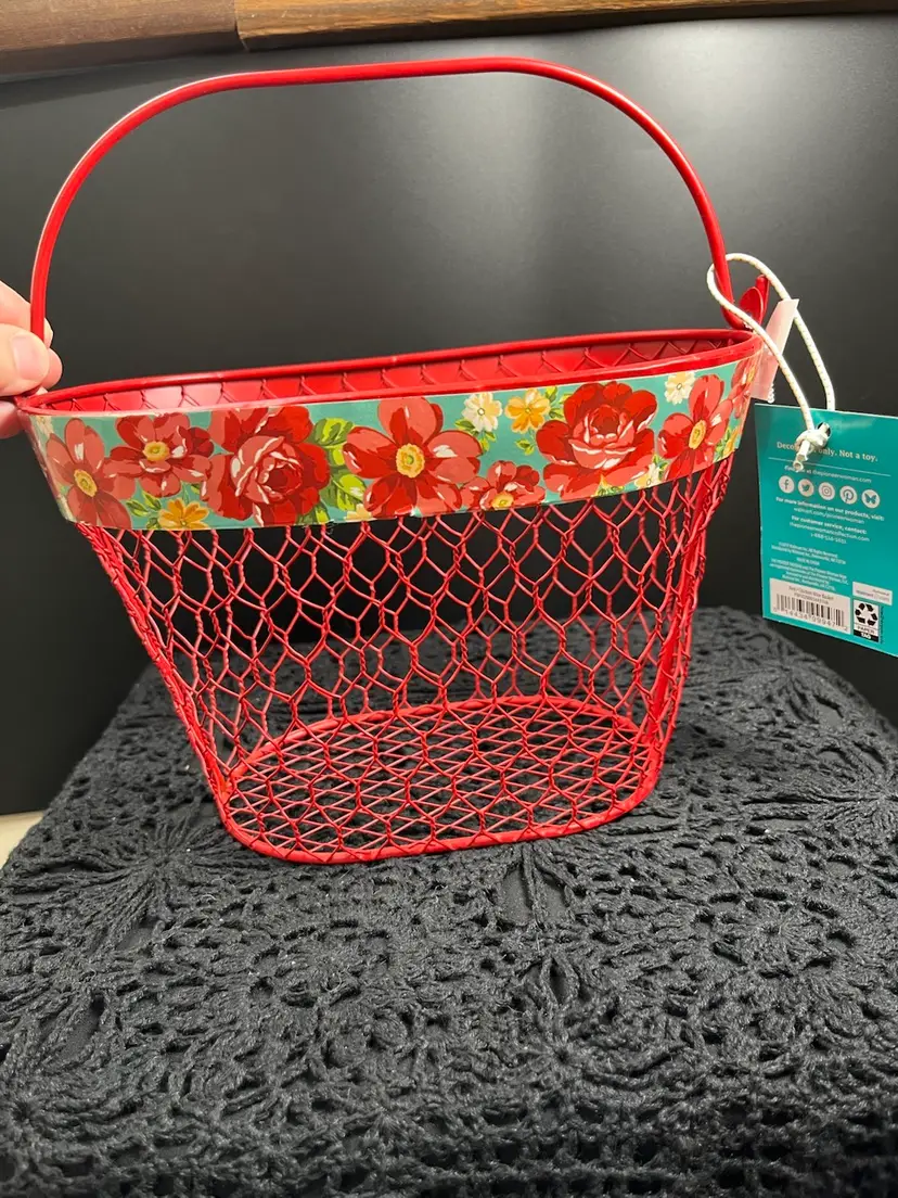 From The Pioneer Woman Collection. Red Chicken Wire Basket.