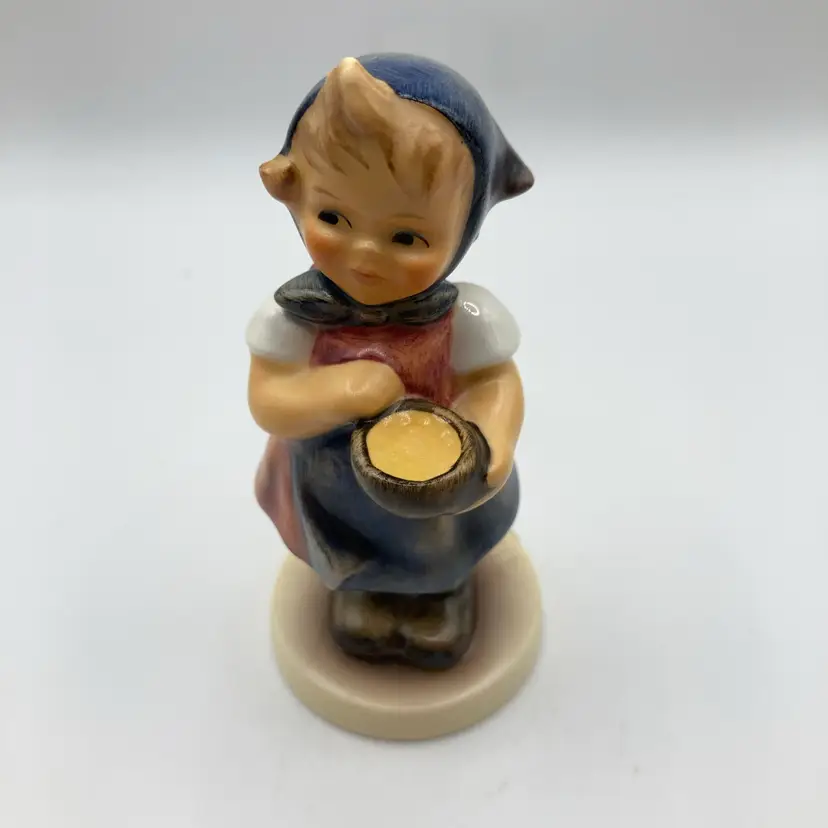 1992 M.I. Hummel Club! Goebel Germany “From Me To You” Figurine! 3 3/4” Tall! 😎