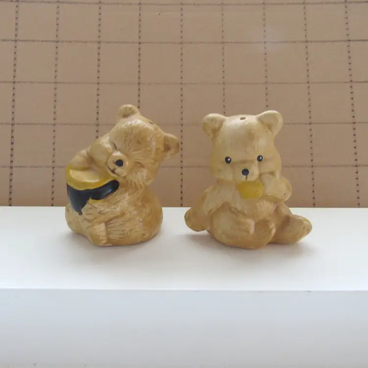 Vtg Honey Lovin' Bears Salt and Pepper Shaker Set